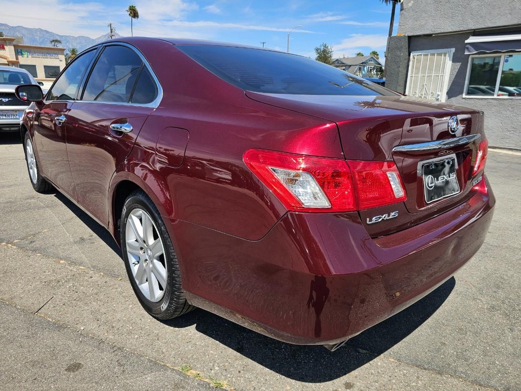 Lexus ES 350 Vehicle Full-screen Gallery Image 3