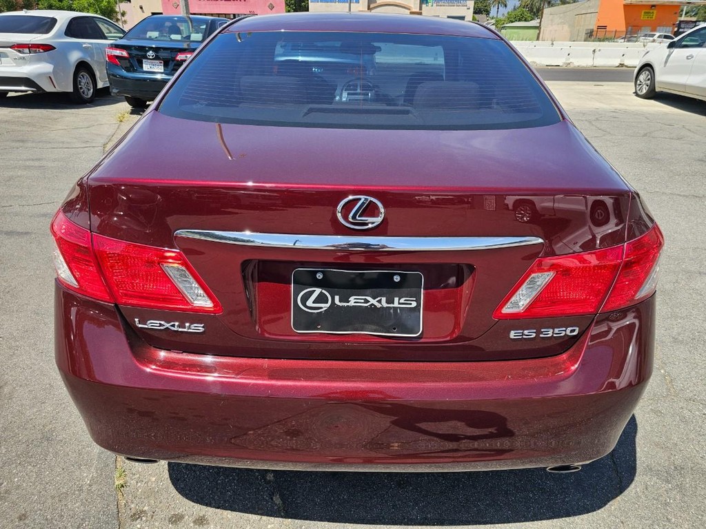 Lexus ES 350 Vehicle Full-screen Gallery Image 4