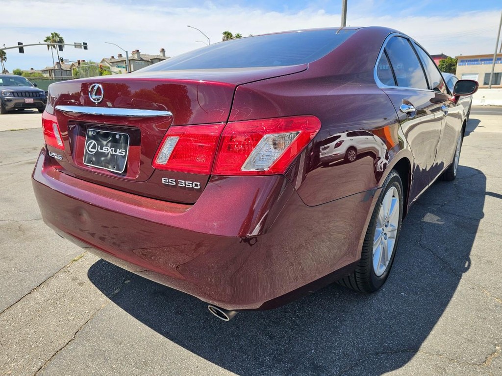 Lexus ES 350 Vehicle Full-screen Gallery Image 5