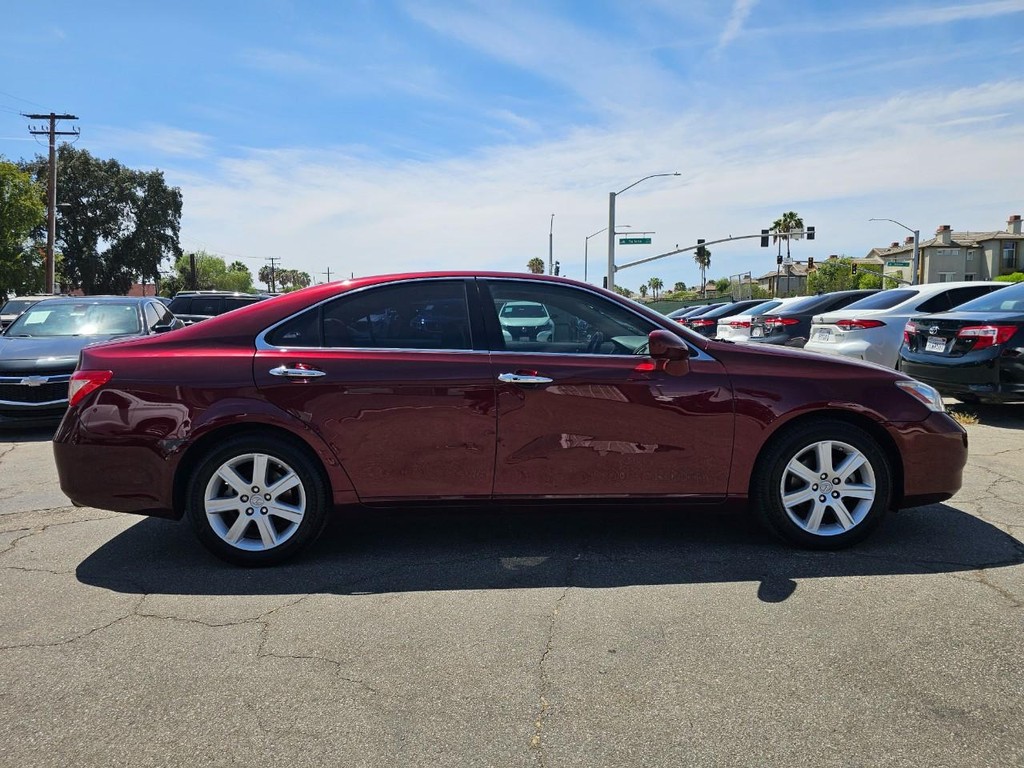 Lexus ES 350 Vehicle Full-screen Gallery Image 6