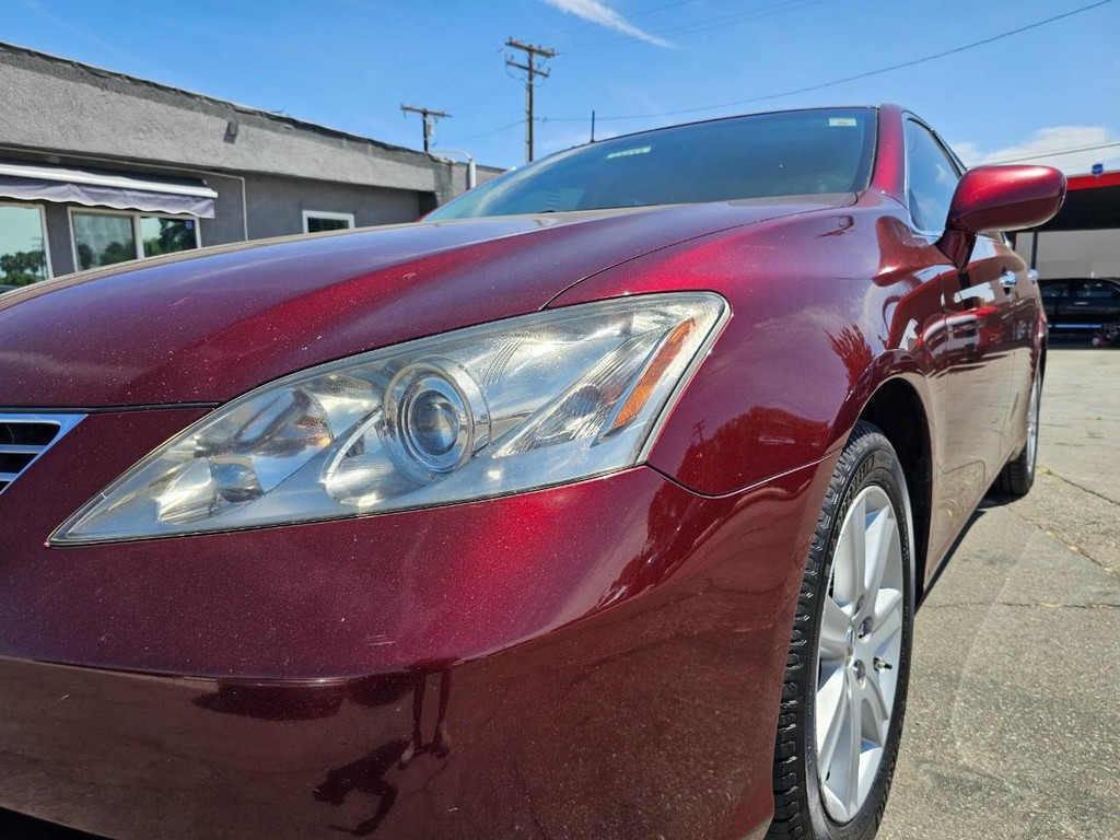 Lexus ES 350 Vehicle Full-screen Gallery Image 10
