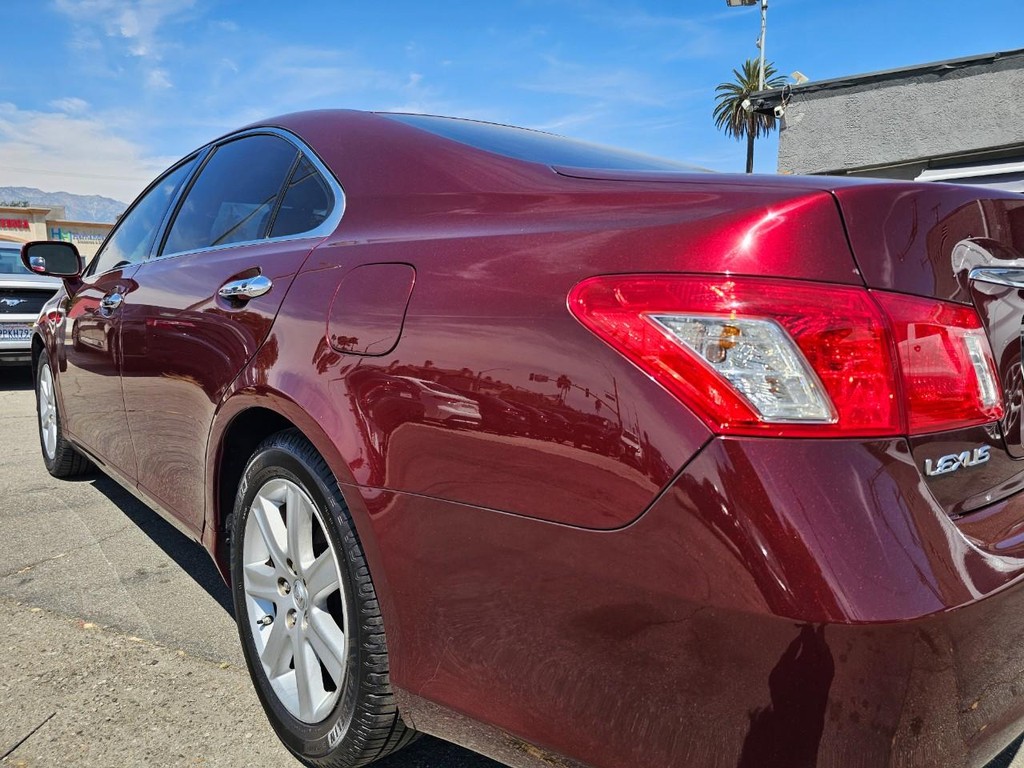 Lexus ES 350 Vehicle Full-screen Gallery Image 11