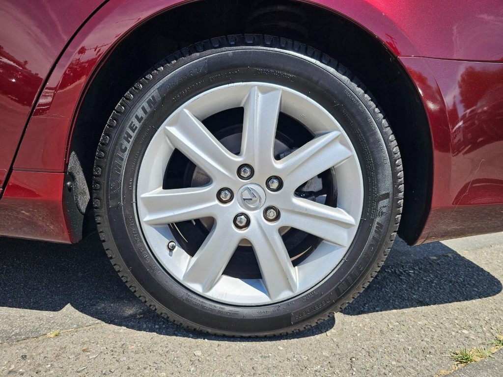 Lexus ES 350 Vehicle Full-screen Gallery Image 14
