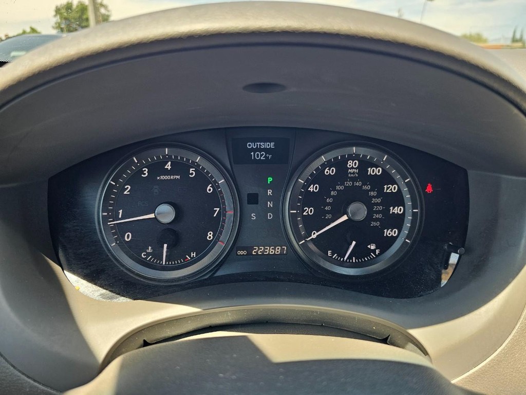 Lexus ES 350 Vehicle Full-screen Gallery Image 18