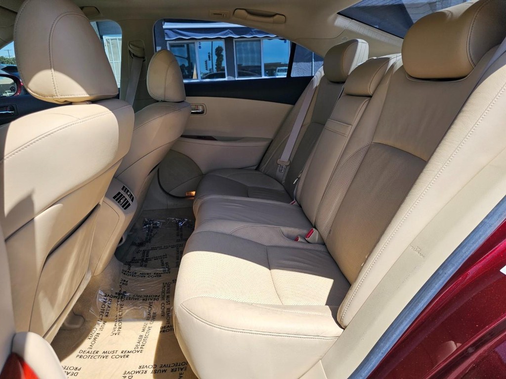 Lexus ES 350 Vehicle Full-screen Gallery Image 21