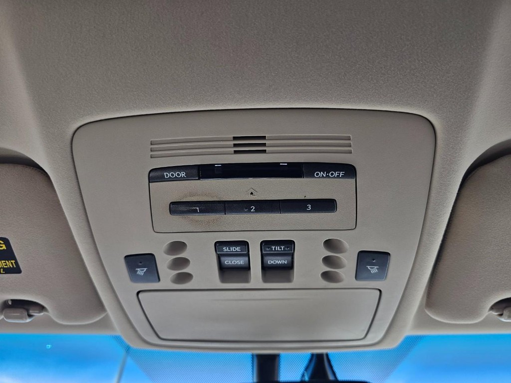 Lexus ES 350 Vehicle Full-screen Gallery Image 27