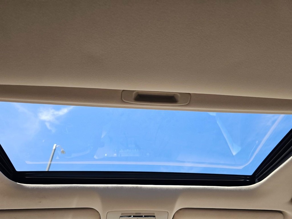 Lexus ES 350 Vehicle Full-screen Gallery Image 28