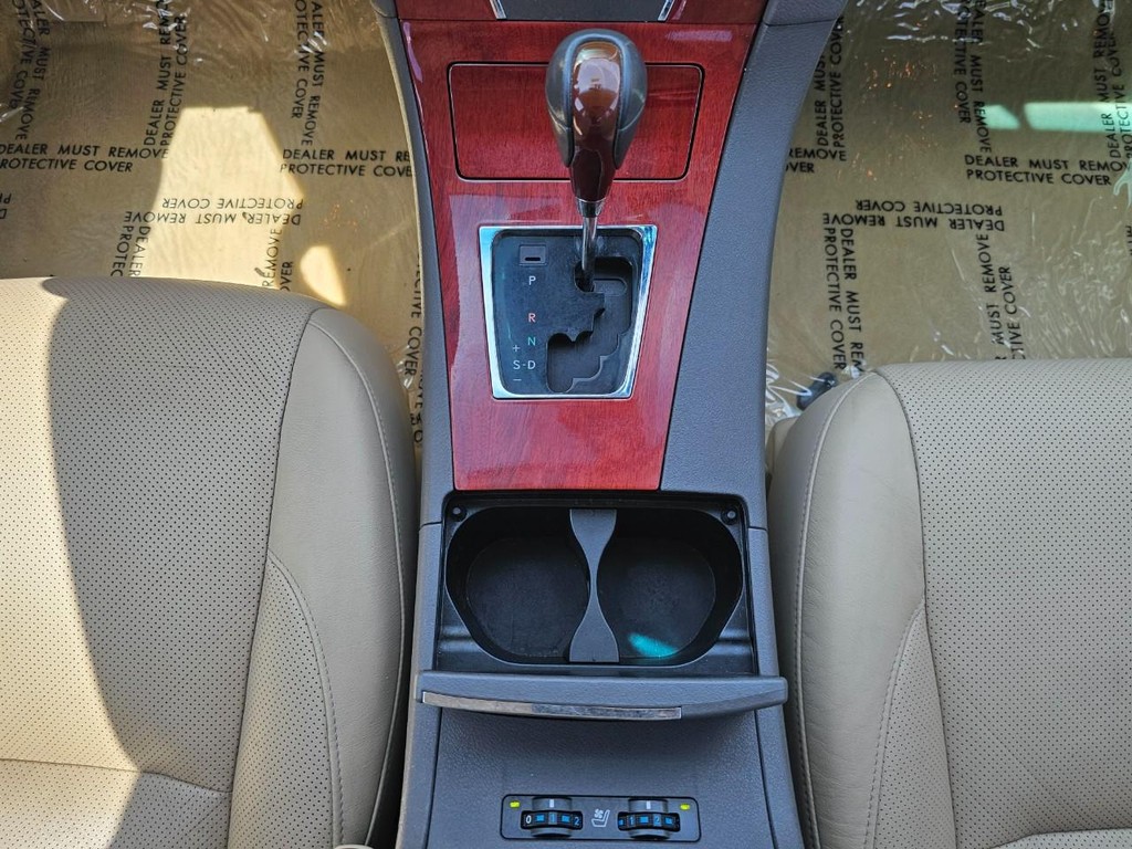 Lexus ES 350 Vehicle Full-screen Gallery Image 29
