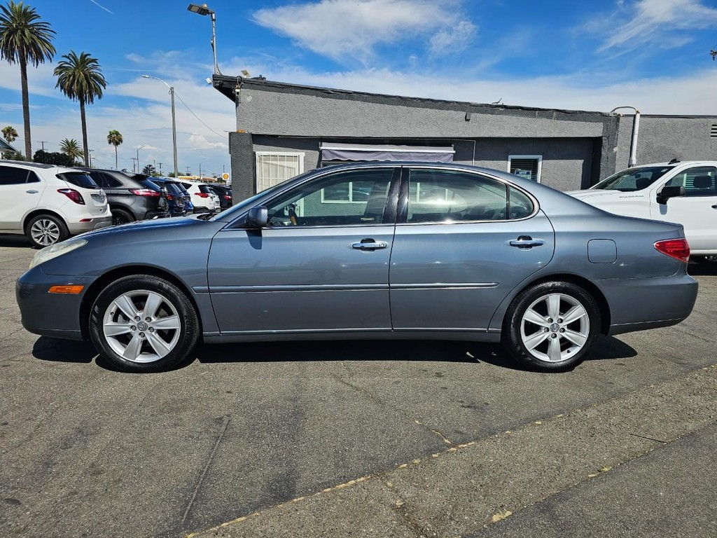Lexus ES 330 Vehicle Full-screen Gallery Image 2
