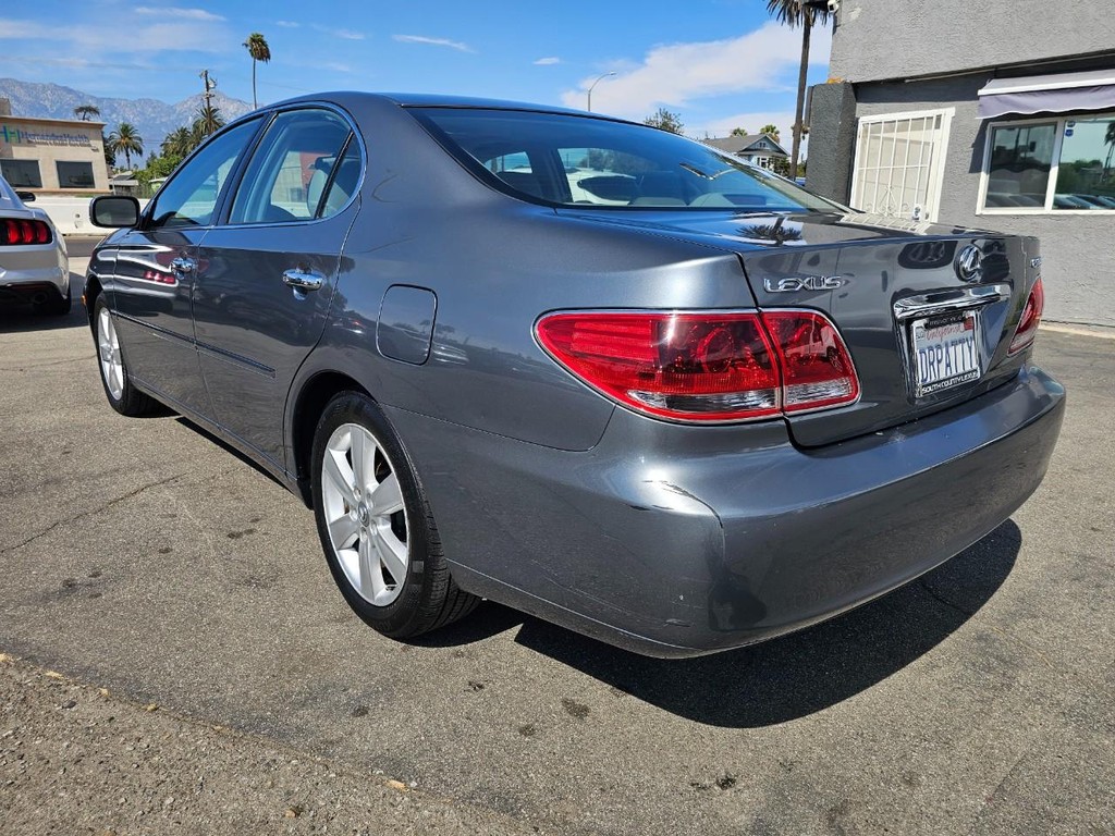 Lexus ES 330 Vehicle Full-screen Gallery Image 3