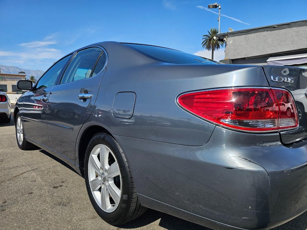 Lexus ES 330 Vehicle Full-screen Gallery Image 11