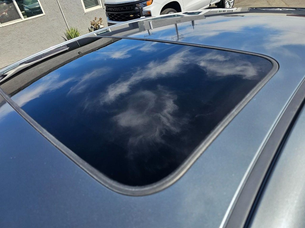 Lexus ES 330 Vehicle Full-screen Gallery Image 13
