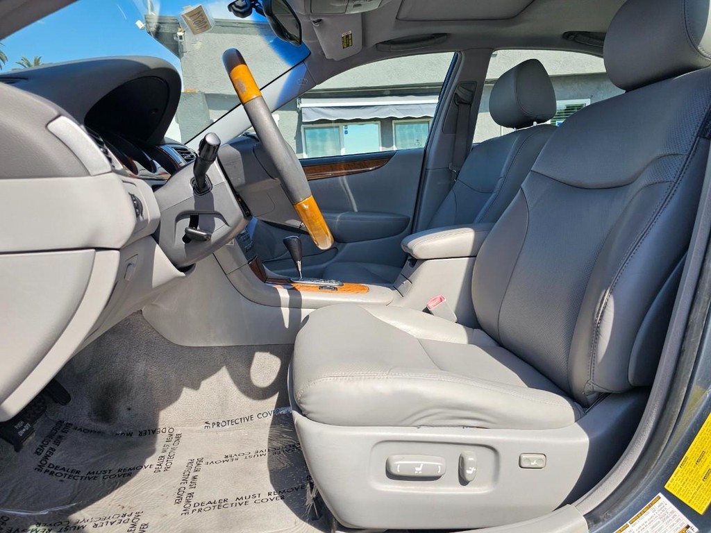 Lexus ES 330 Vehicle Full-screen Gallery Image 16
