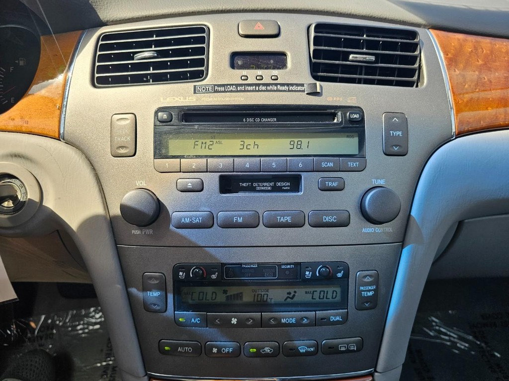 Lexus ES 330 Vehicle Full-screen Gallery Image 21