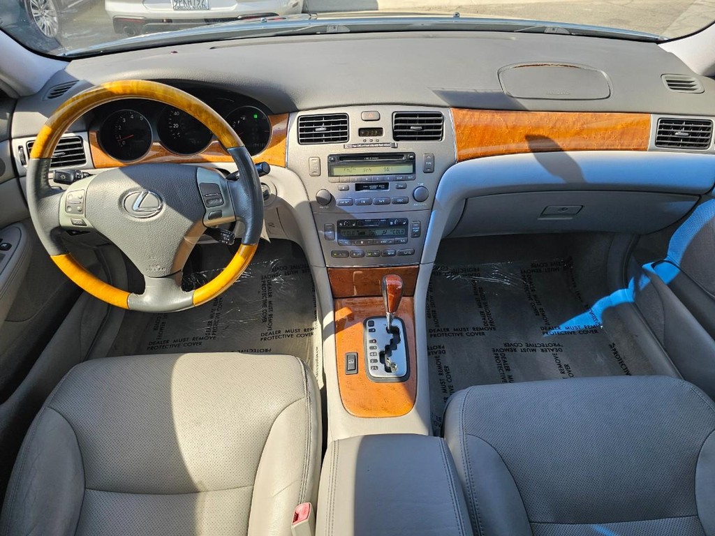 Lexus ES 330 Vehicle Full-screen Gallery Image 24