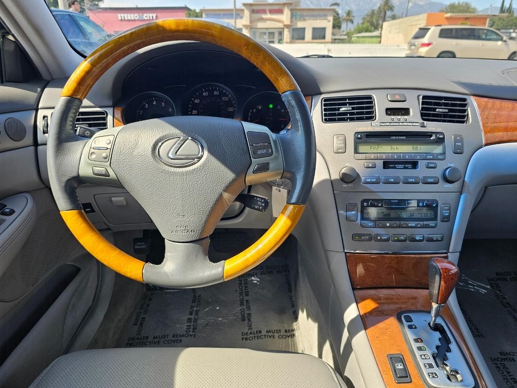 Lexus ES 330 Vehicle Full-screen Gallery Image 25