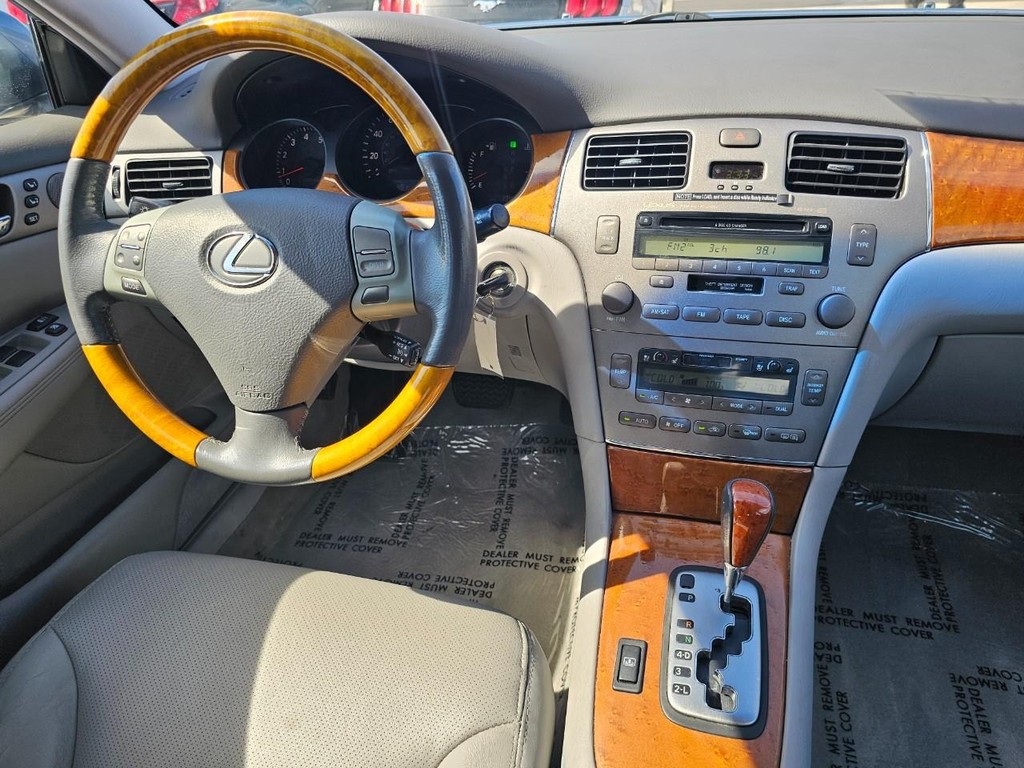 Lexus ES 330 Vehicle Full-screen Gallery Image 27