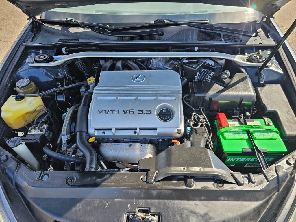 Lexus ES 330 Vehicle Full-screen Gallery Image 33