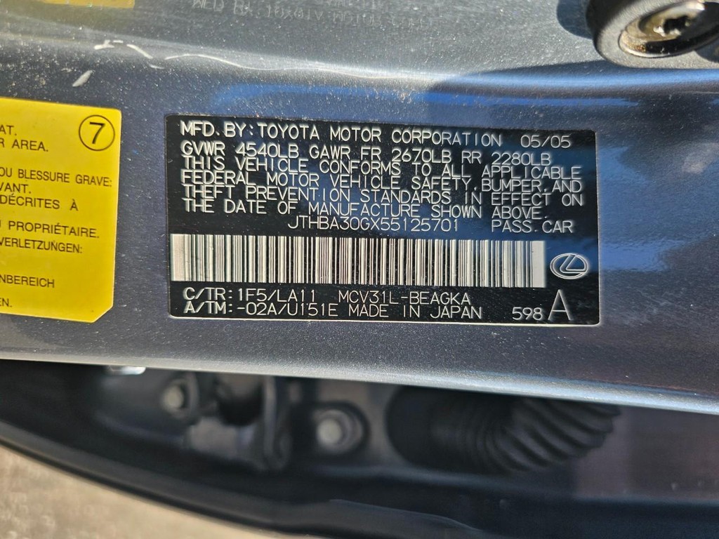 Lexus ES 330 Vehicle Full-screen Gallery Image 35