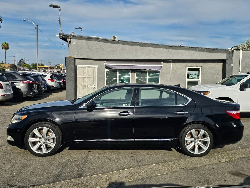 Lexus LS 600h L Vehicle Full-screen Gallery Image 3
