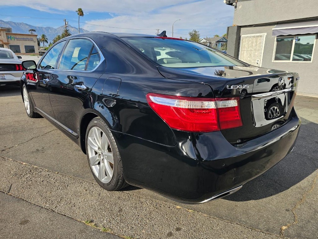 Lexus LS 600h L Vehicle Full-screen Gallery Image 4