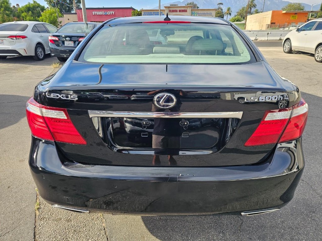 Lexus LS 600h L Vehicle Full-screen Gallery Image 5
