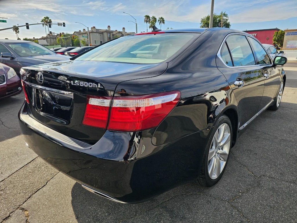 Lexus LS 600h L Vehicle Full-screen Gallery Image 6