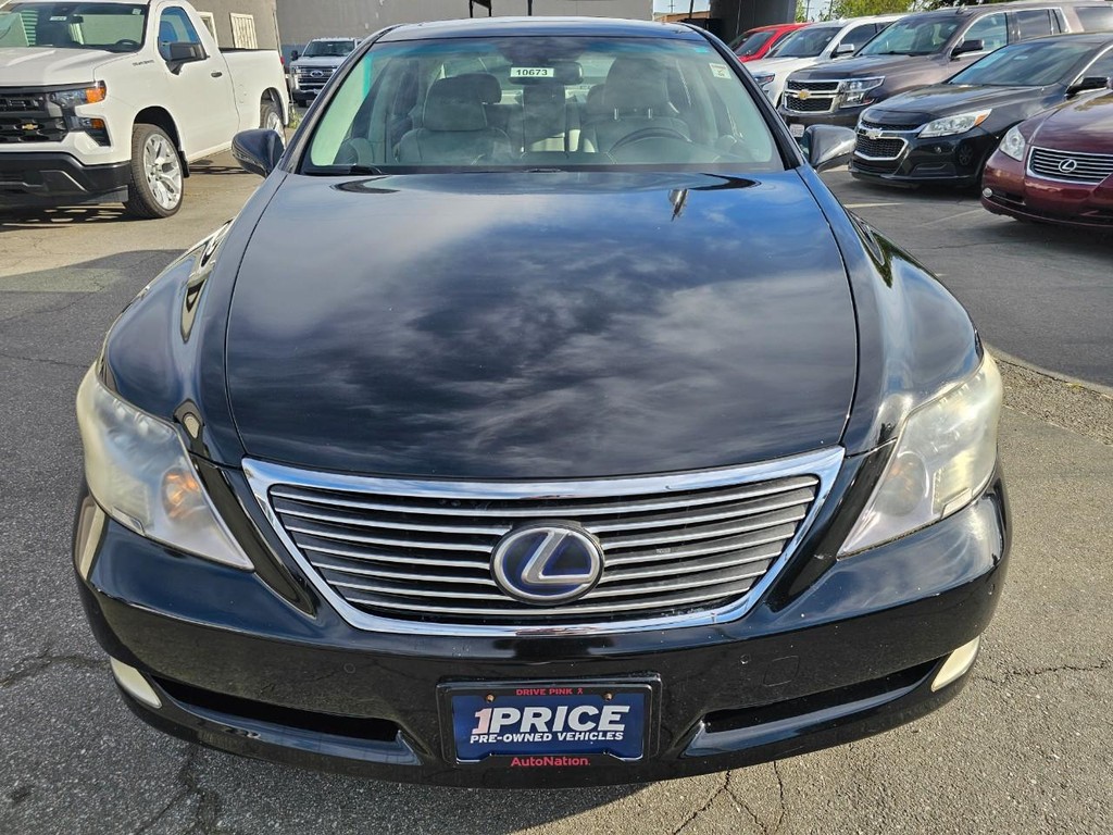 Lexus LS 600h L Vehicle Full-screen Gallery Image 9