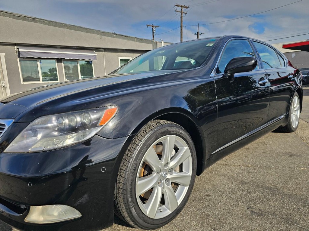 Lexus LS 600h L Vehicle Full-screen Gallery Image 11