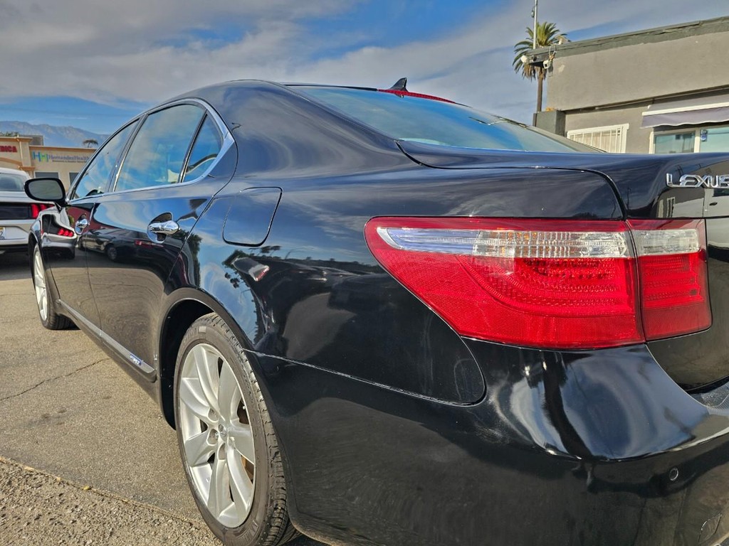 Lexus LS 600h L Vehicle Full-screen Gallery Image 12