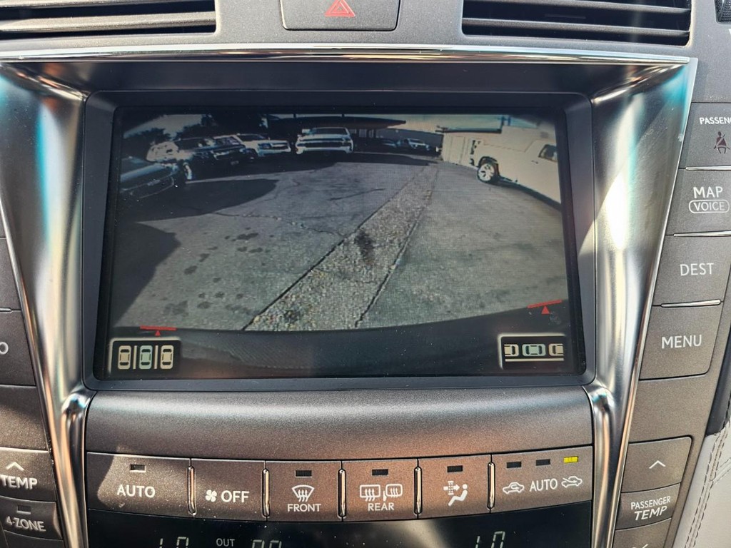Lexus LS 600h L Vehicle Full-screen Gallery Image 25