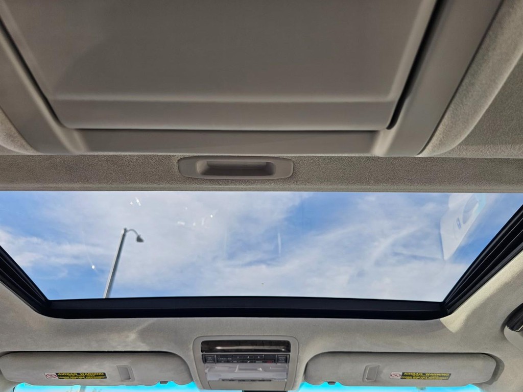 Lexus LS 600h L Vehicle Full-screen Gallery Image 31
