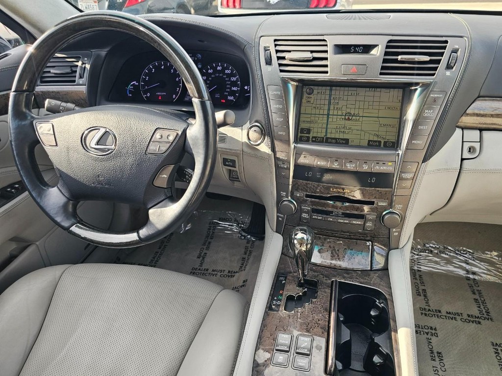 Lexus LS 600h L Vehicle Full-screen Gallery Image 35