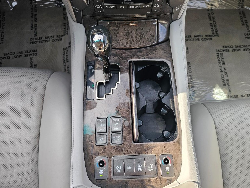 Lexus LS 600h L Vehicle Full-screen Gallery Image 37