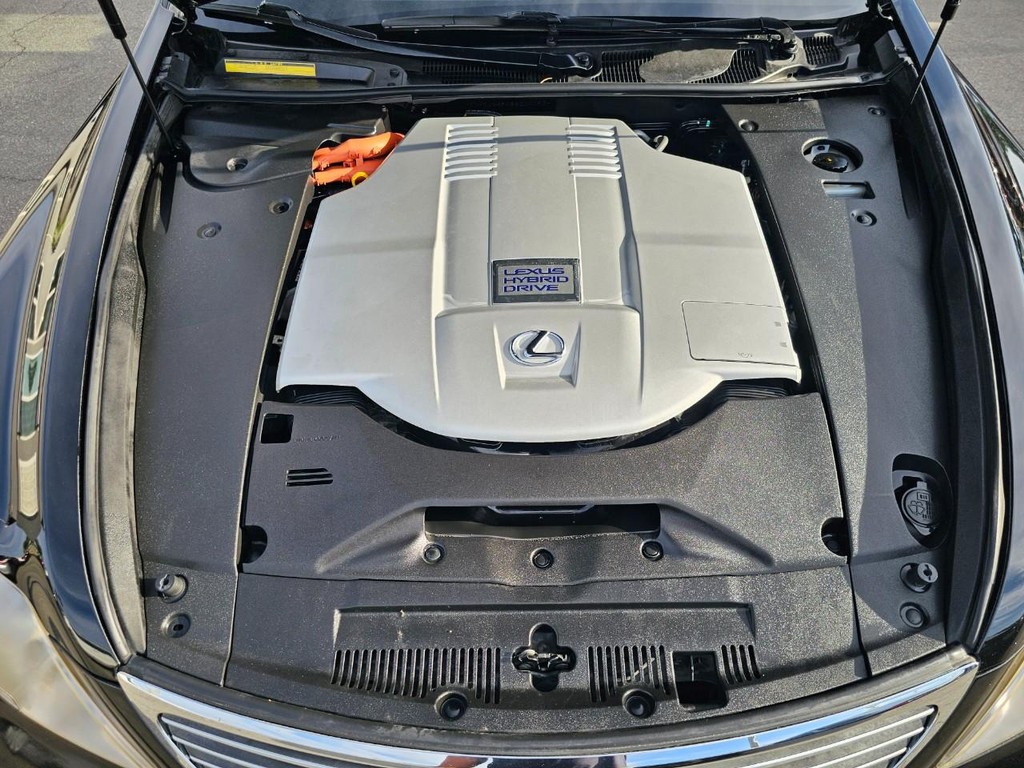 Lexus LS 600h L Vehicle Full-screen Gallery Image 41