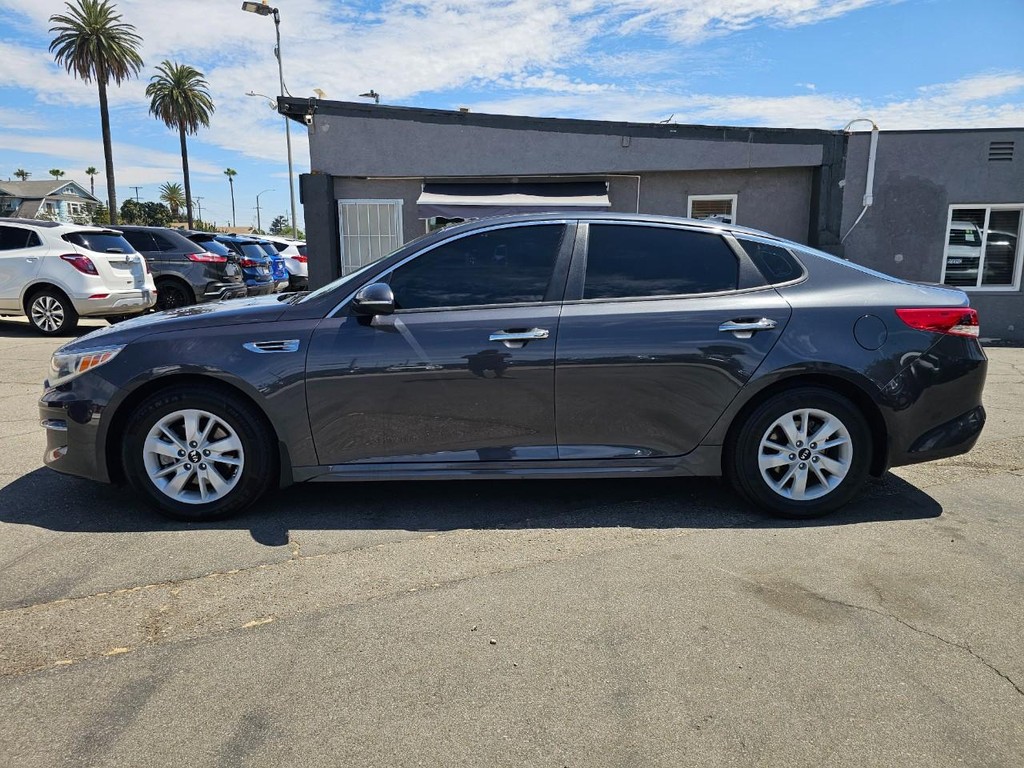 Kia Optima Vehicle Full-screen Gallery Image 2