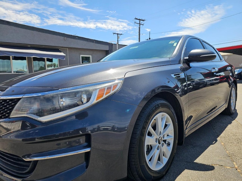 Kia Optima Vehicle Full-screen Gallery Image 10