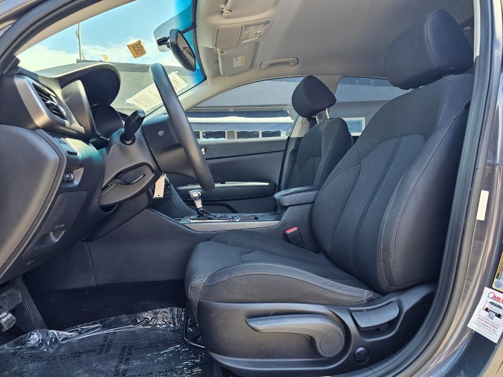 Kia Optima Vehicle Full-screen Gallery Image 17