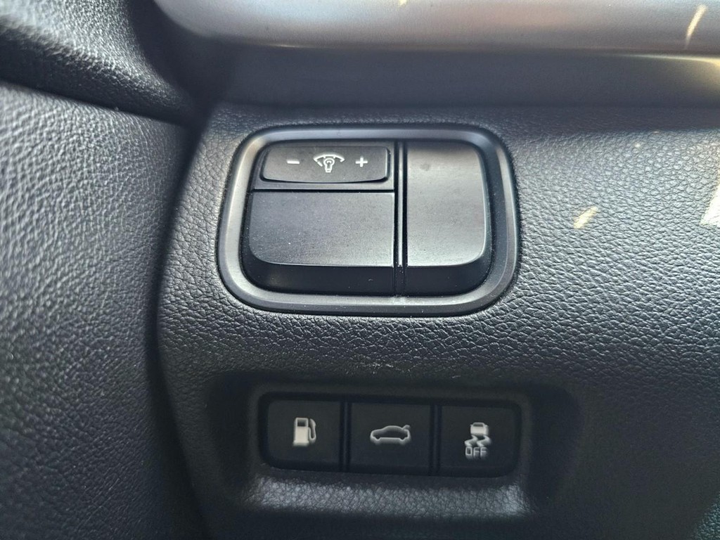 Kia Optima Vehicle Full-screen Gallery Image 18