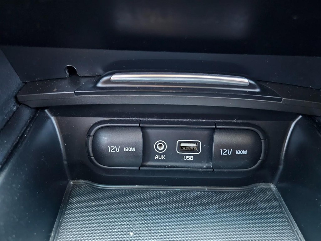 Kia Optima Vehicle Full-screen Gallery Image 21