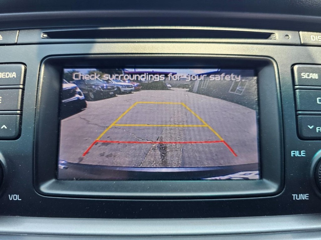 Kia Optima Vehicle Full-screen Gallery Image 22