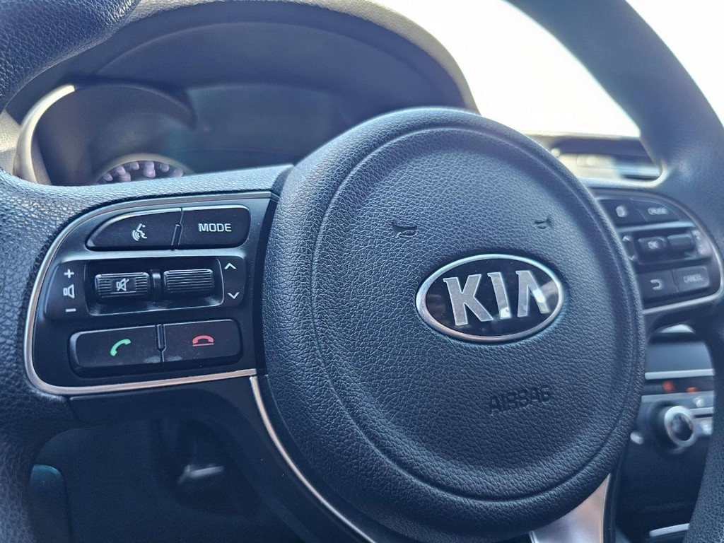 Kia Optima Vehicle Full-screen Gallery Image 23