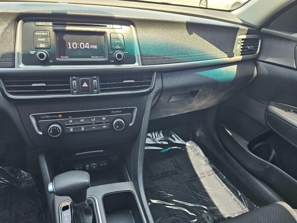 Kia Optima Vehicle Full-screen Gallery Image 31