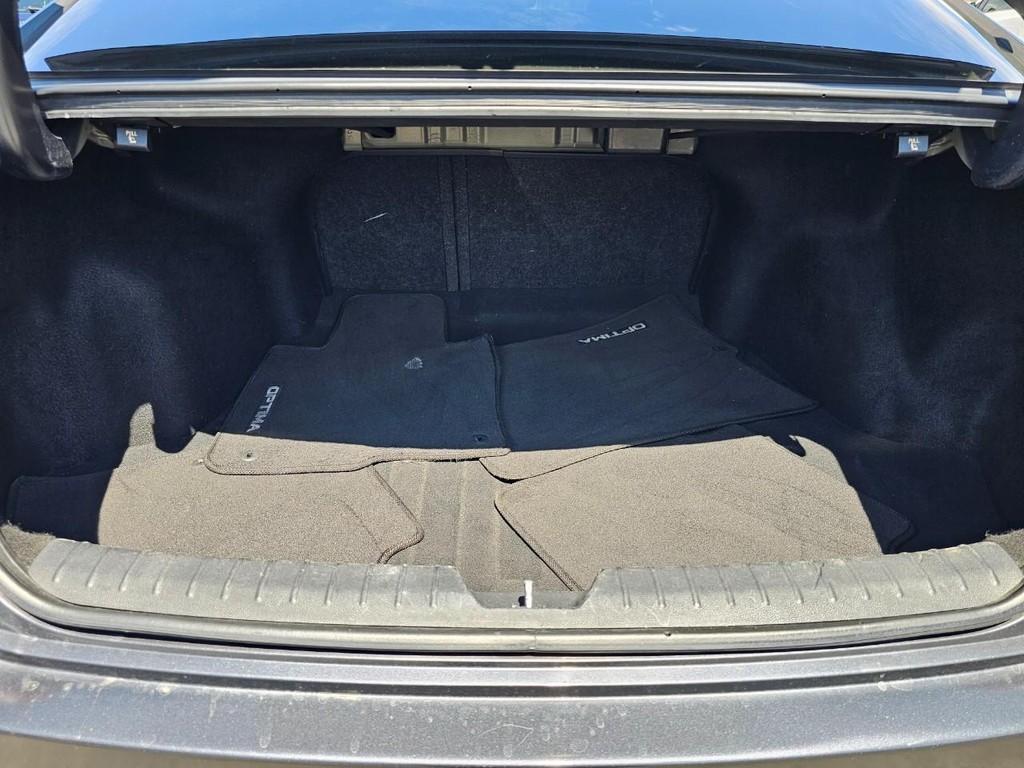 Kia Optima Vehicle Full-screen Gallery Image 34