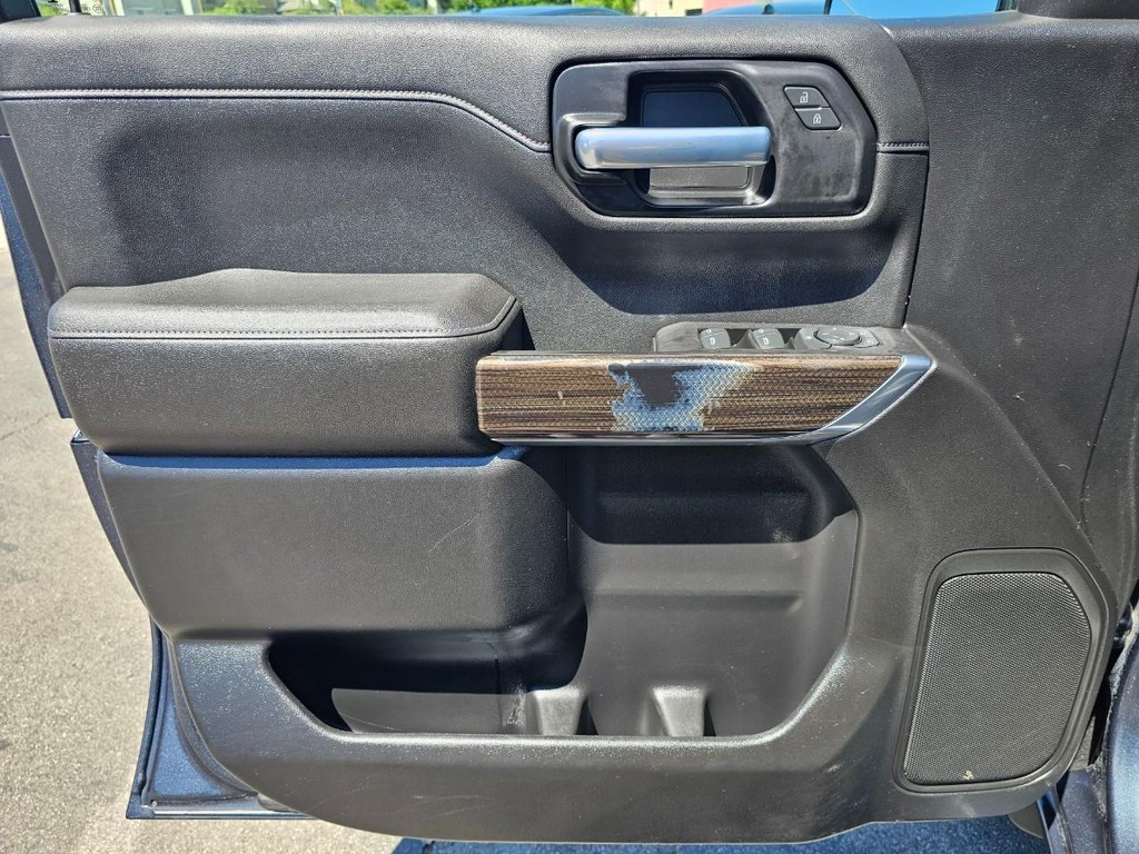 Chevrolet Silverado 1500 Vehicle Full-screen Gallery Image 19
