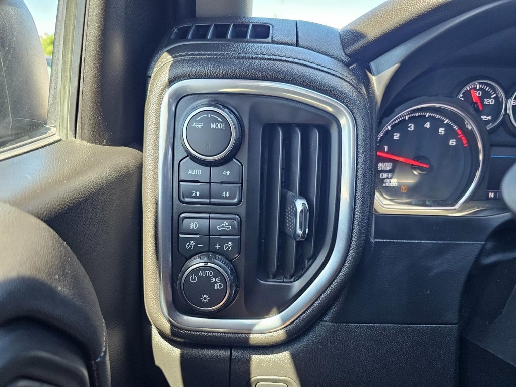 Chevrolet Silverado 1500 Vehicle Full-screen Gallery Image 21