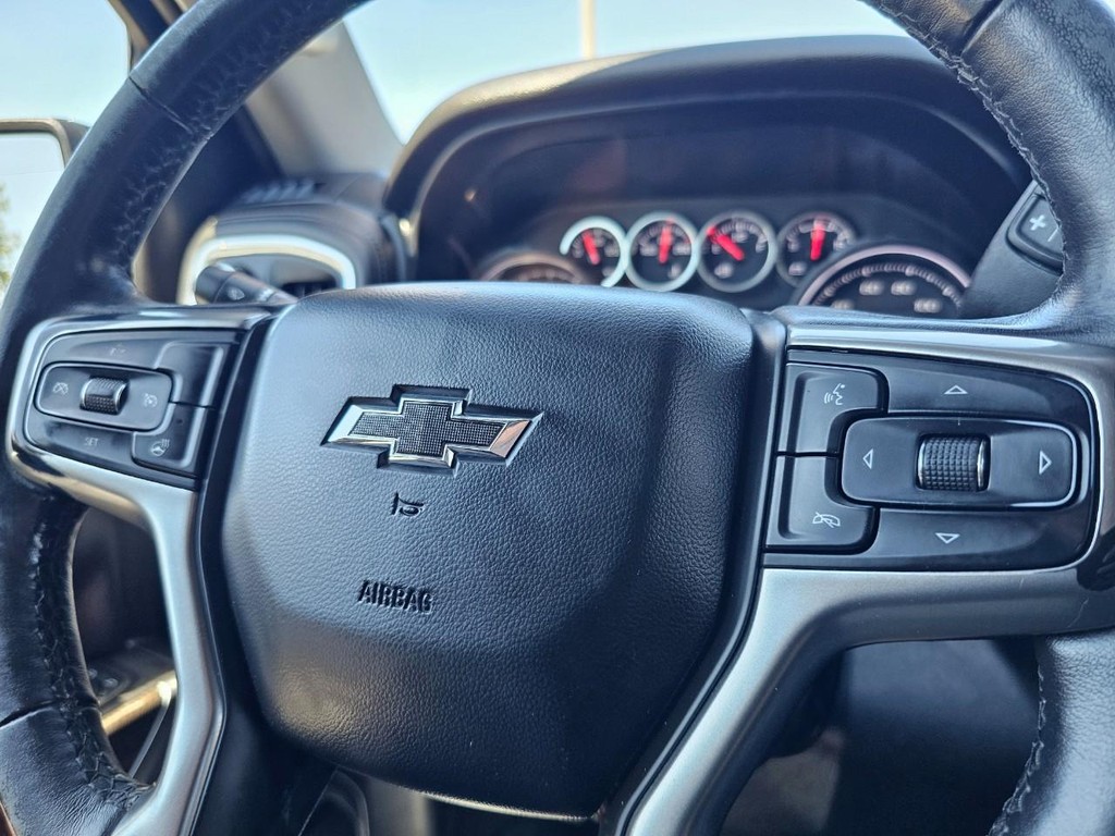 Chevrolet Silverado 1500 Vehicle Full-screen Gallery Image 24