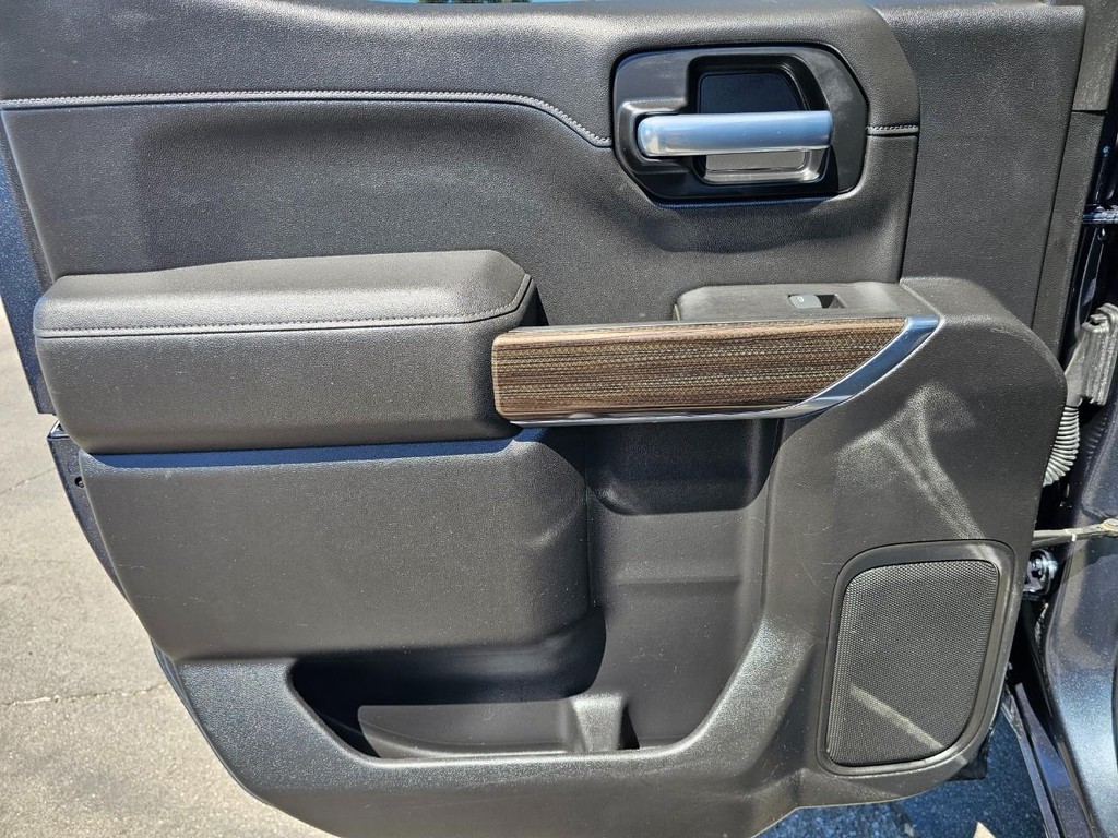Chevrolet Silverado 1500 Vehicle Full-screen Gallery Image 25