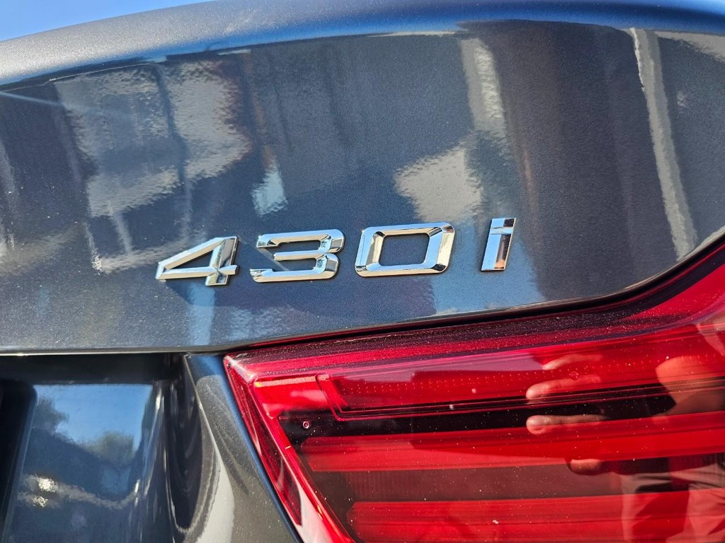BMW 4 Series Vehicle Full-screen Gallery Image 14