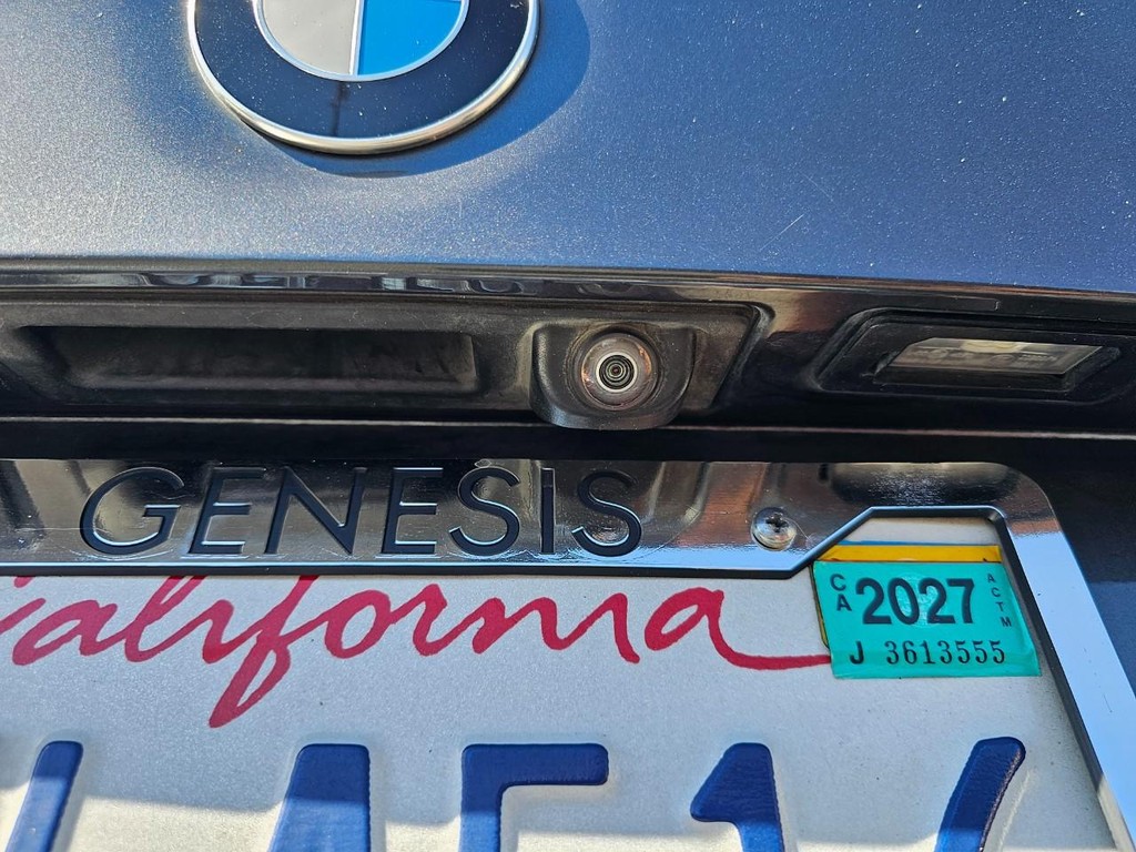 BMW 4 Series Vehicle Full-screen Gallery Image 15